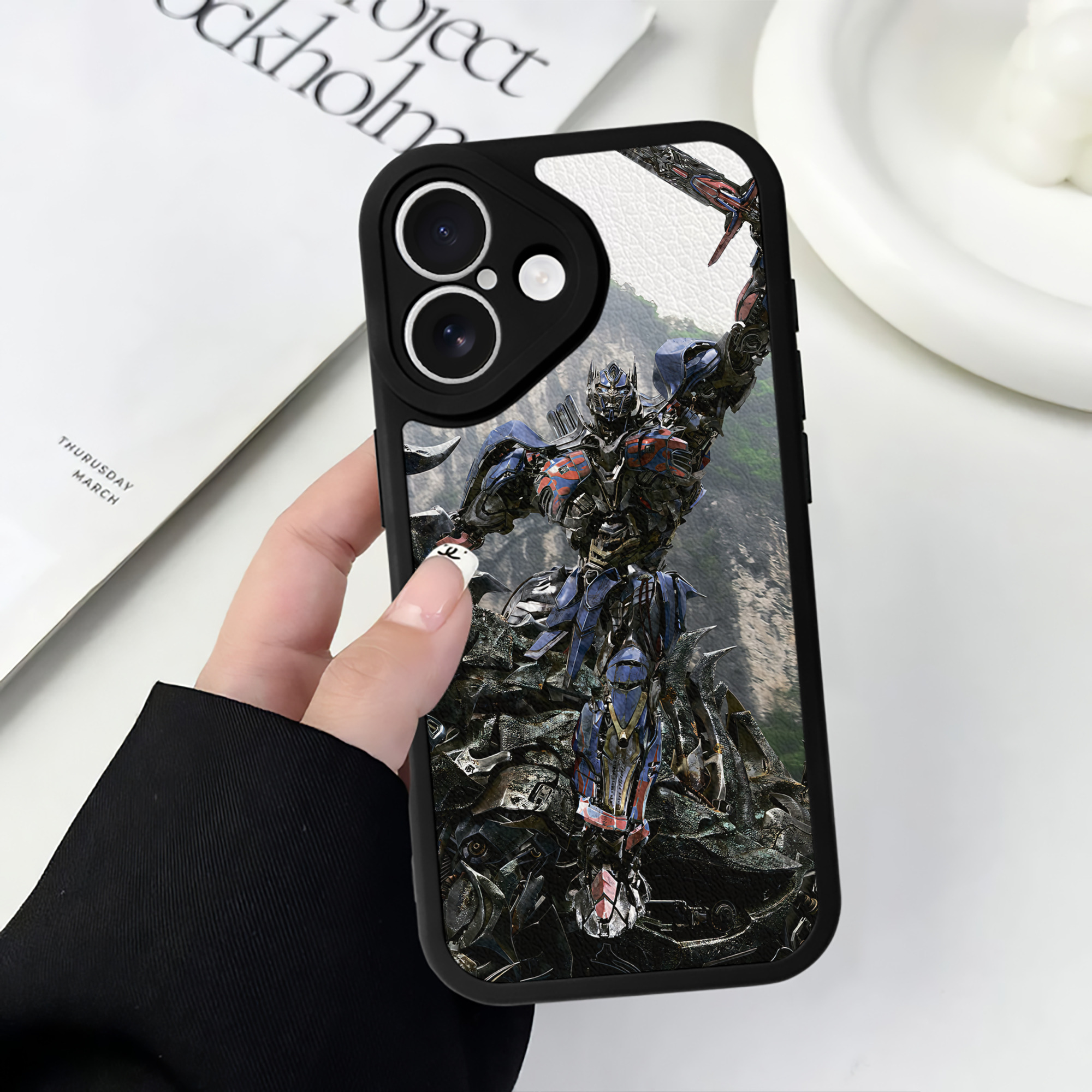 （画像用） Transformers トランスフォーマー 【iPhone 16シリーズ対応】シリコンスマホケース（レザー調） 材質：シリコン